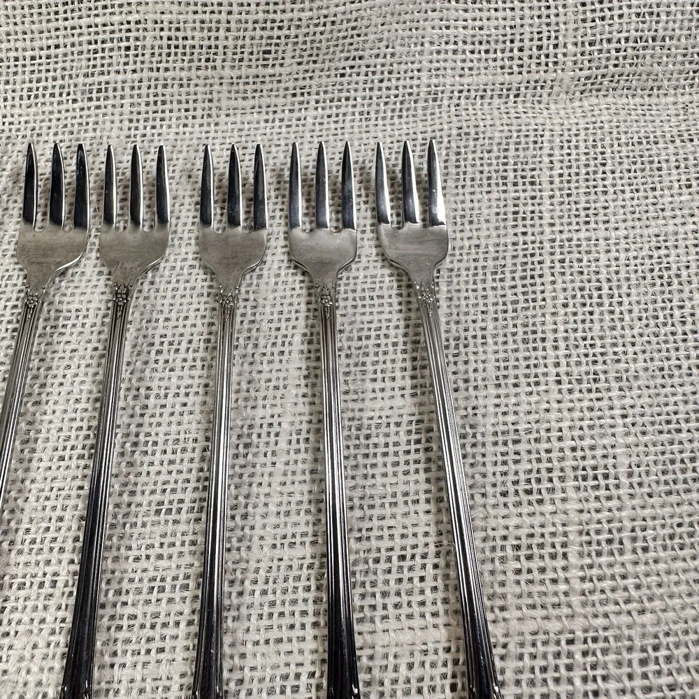 (8) Oneida Distinction Deluxe KENNETT SQUARE 6